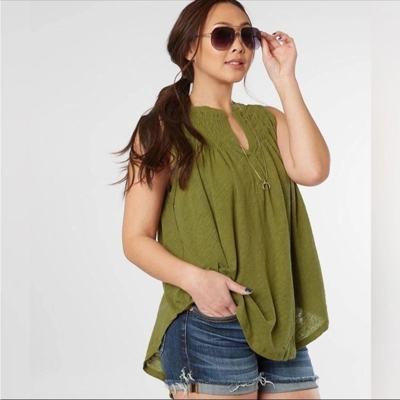 FREE PEOPLE New To Town Olive Green Smoked Linen Blend Tank Top Women’s Small - Picture 1 of 11